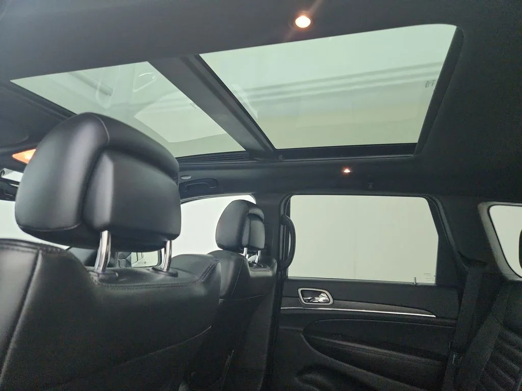Certified Used 2018 Gray Jeep Limited image 35