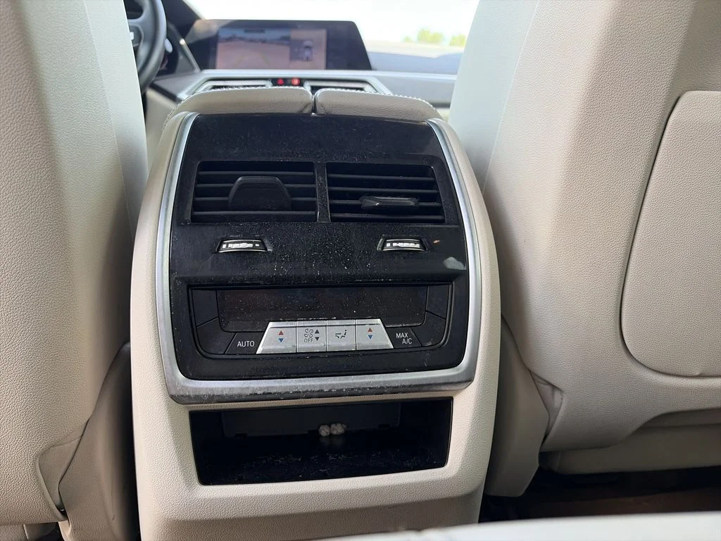 Used 2020 White BMW sDrive40i image 31