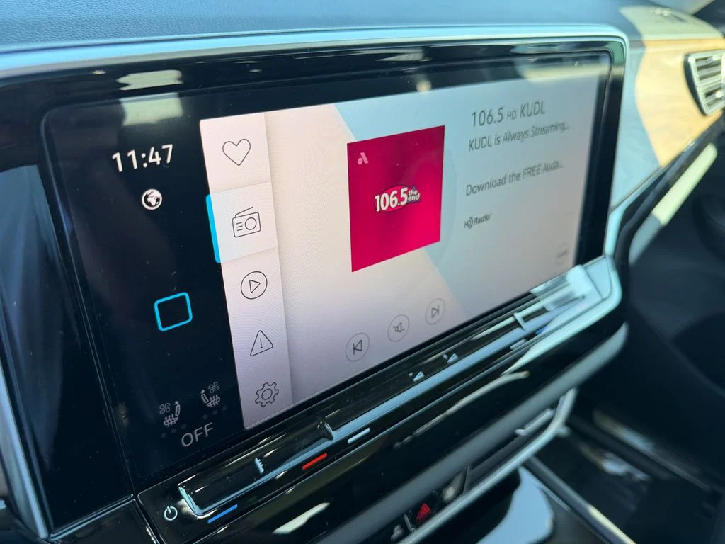 New 2026  Volkswagen SE w/Technology image 21