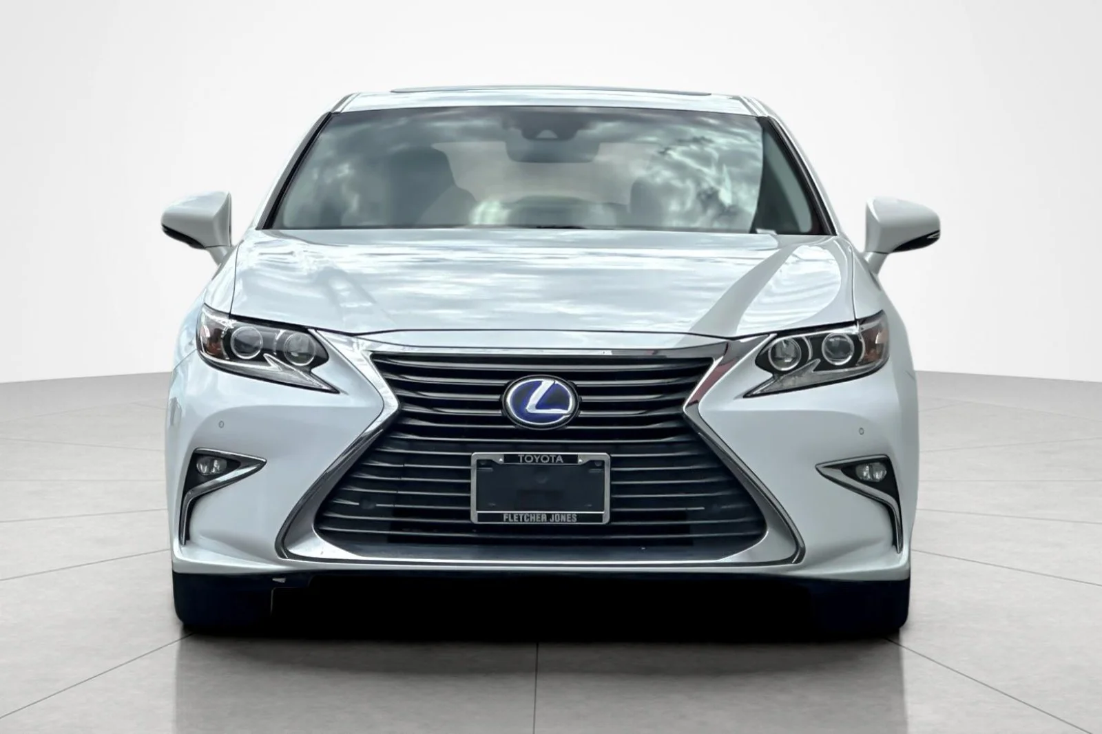 Used 2017 EMINENT WHITE Lexus ES 300h image 8