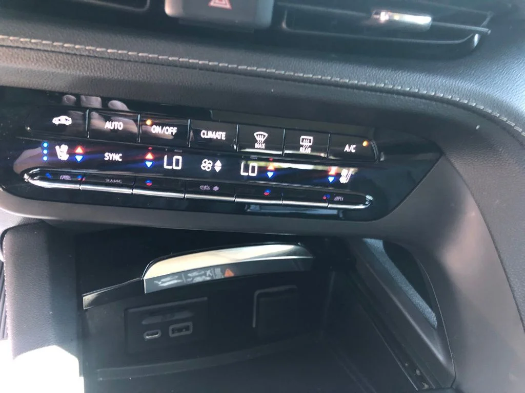 Used 2023 Gray Buick Avenir image 31
