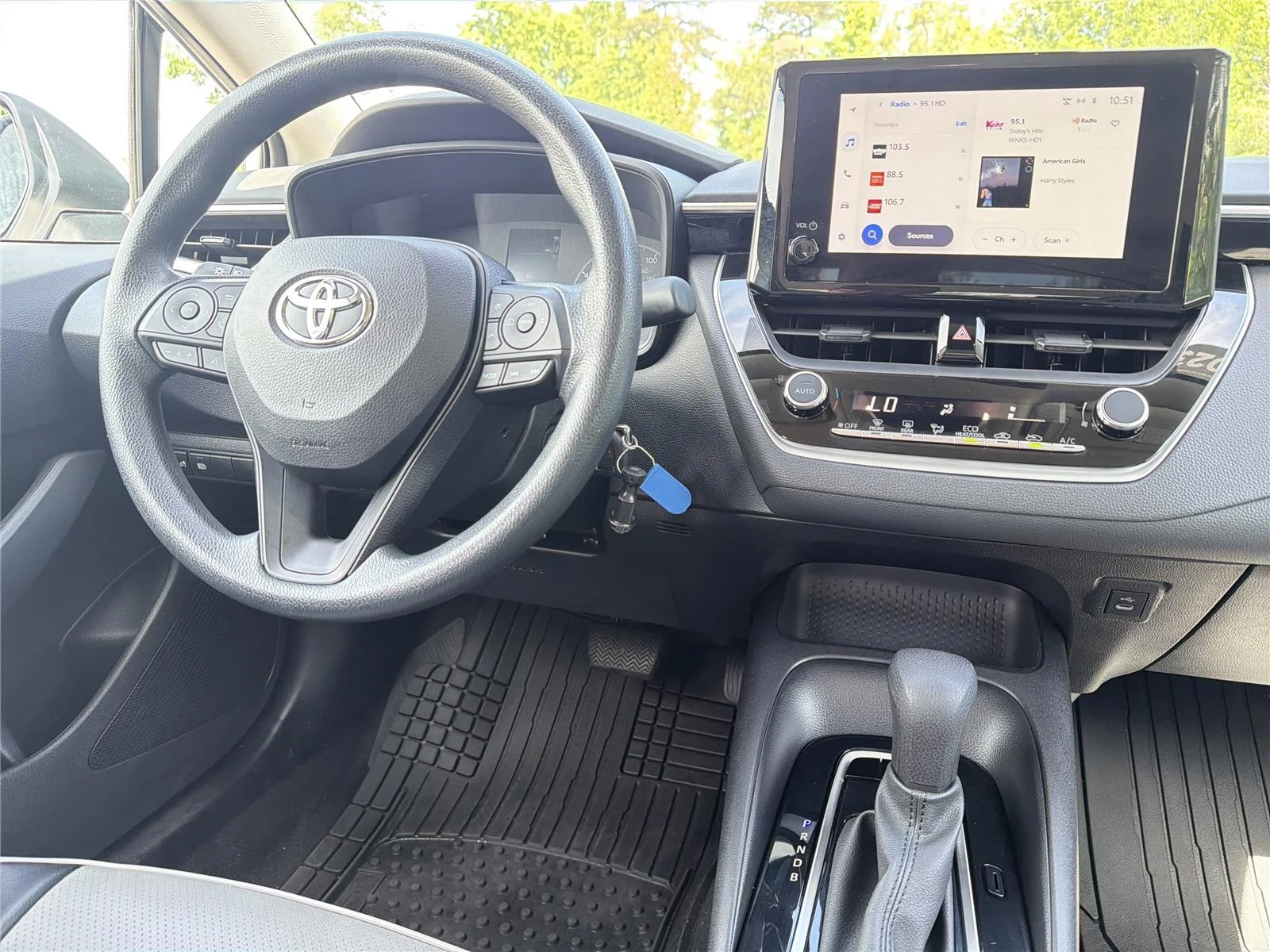 Used 2023 Ice Cap Toyota LE image 3