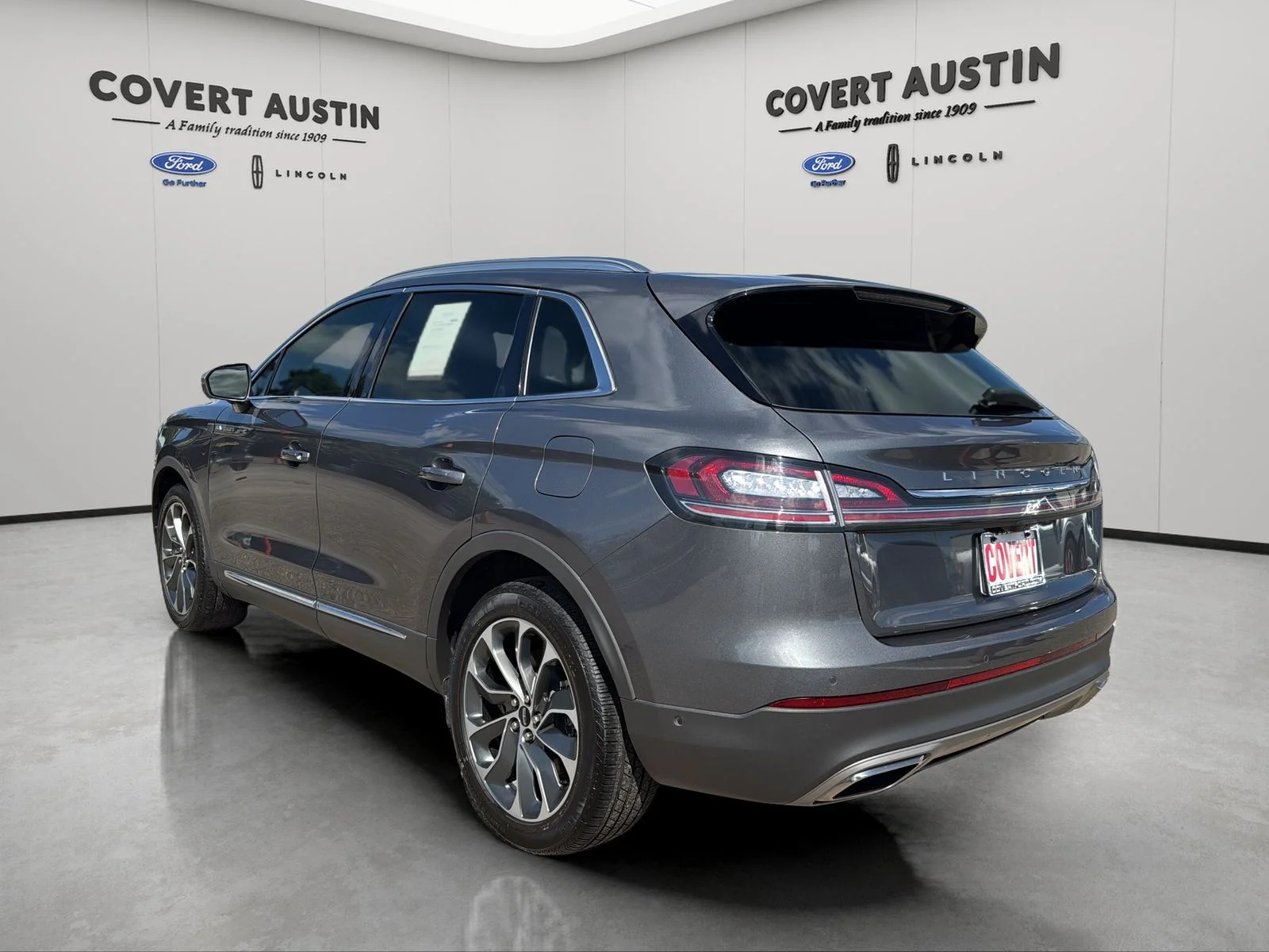 Used 2023 Gray Lincoln Reserve image 3