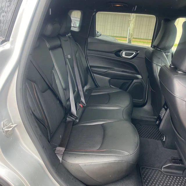 Used 2025 Silver Zynith Metallic Clearcoat Jeep Trailhawk image 13