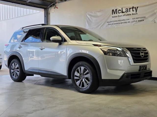 Used 2025 Silver Nissan SV image 25