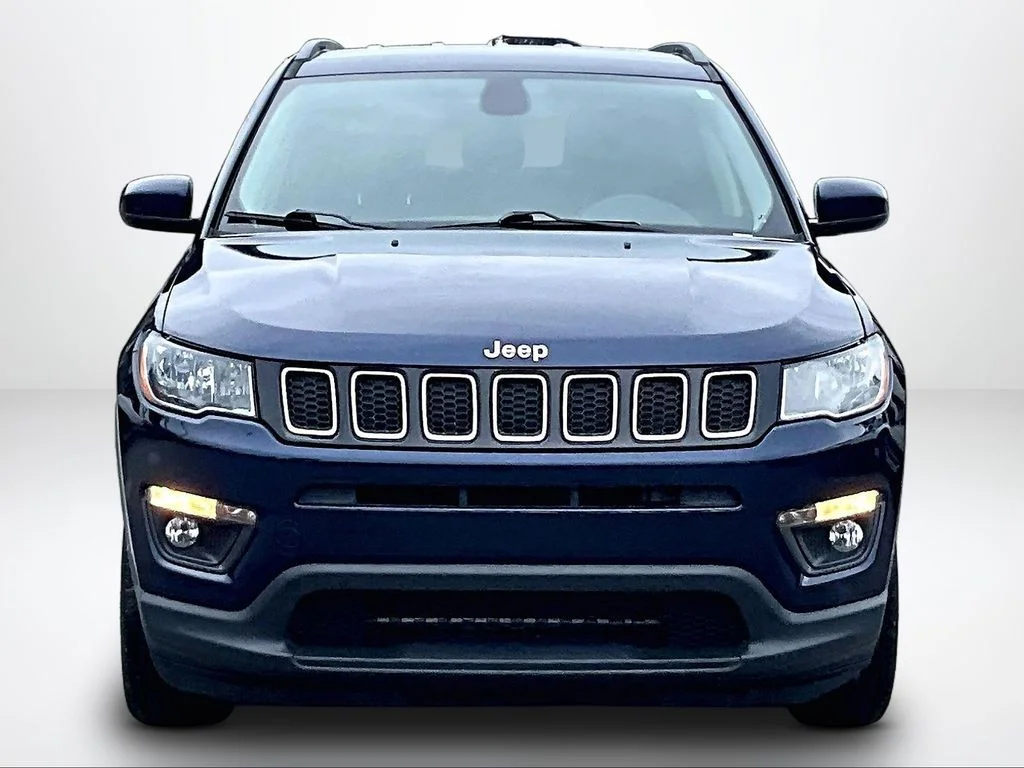 Used 2019 Blue Jeep Latitude image 4