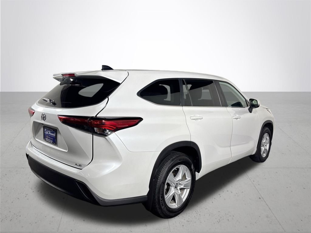 Used 2023 Pearl Toyota L image 6