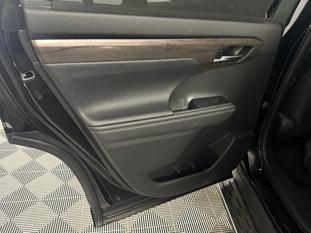2024 Toyota Highlander Platinum - Photo 24
