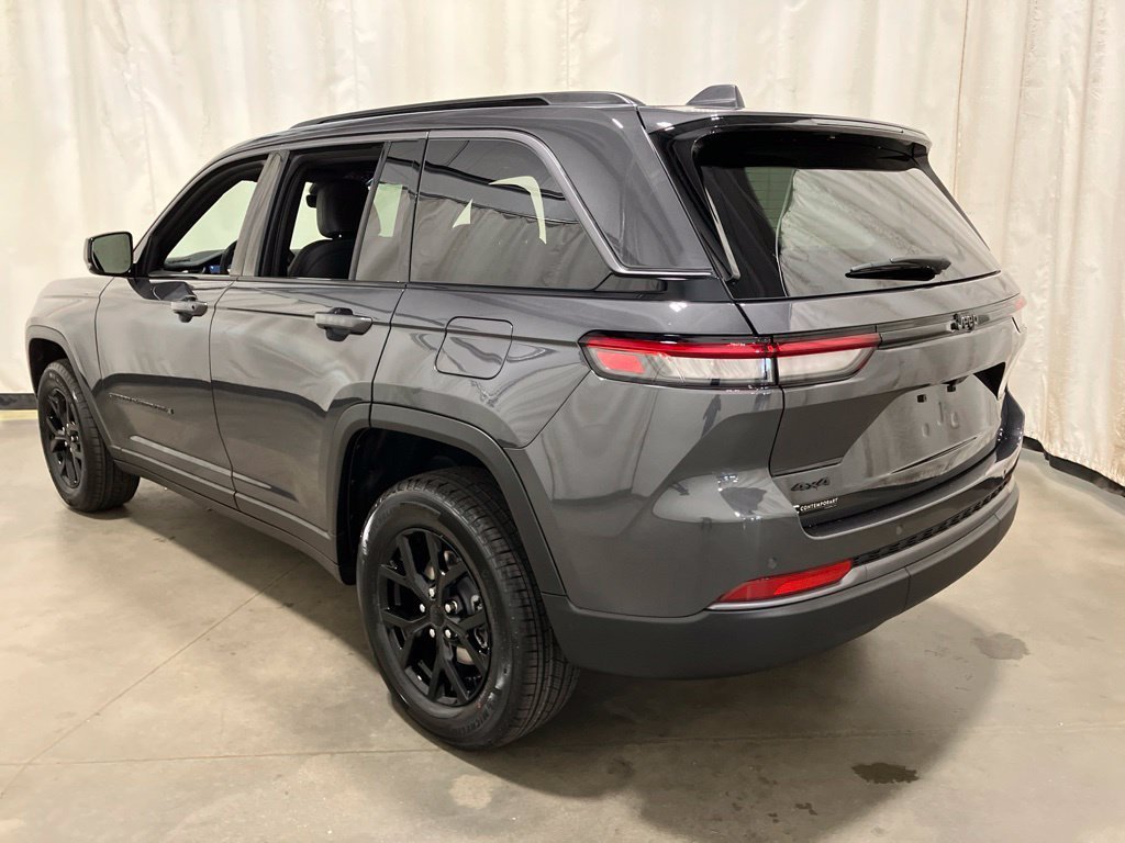 New 2026 Baltic Gray Metallic Clear-Coat Exterior Paint Jeep Laredo Altitude image 26