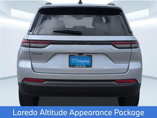 New 2026 Silver Zynith Exterior Paint Jeep Altitude image 5