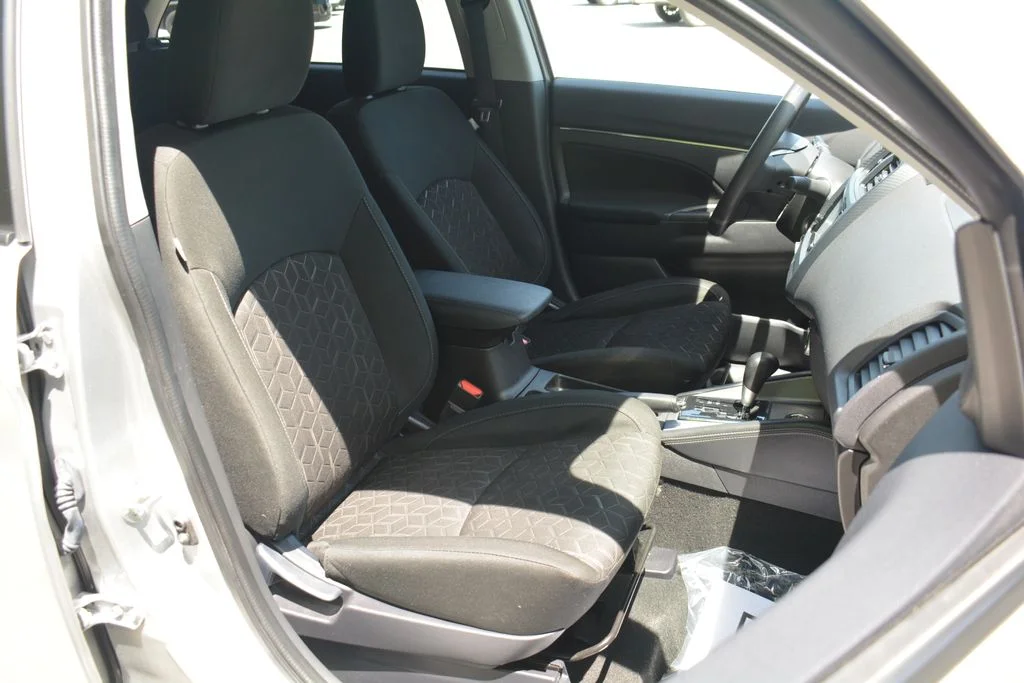 Used 2024 Silver Mitsubishi 2.0 ES image 17