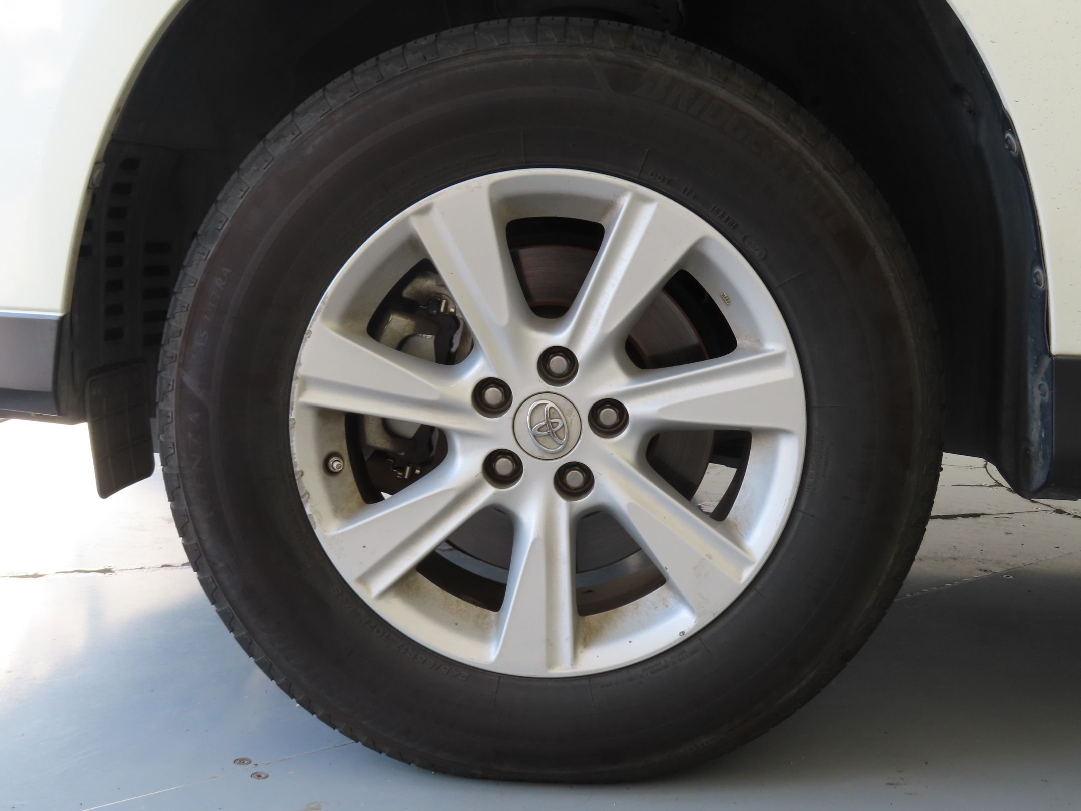 Used 2012 White Toyota Base image 27