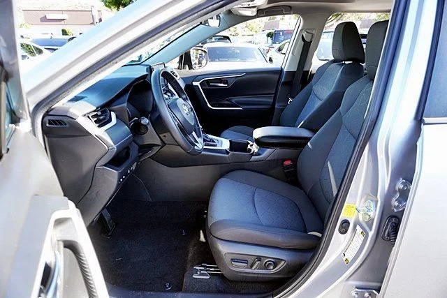 Used 2022 Silver Toyota XLE image 13