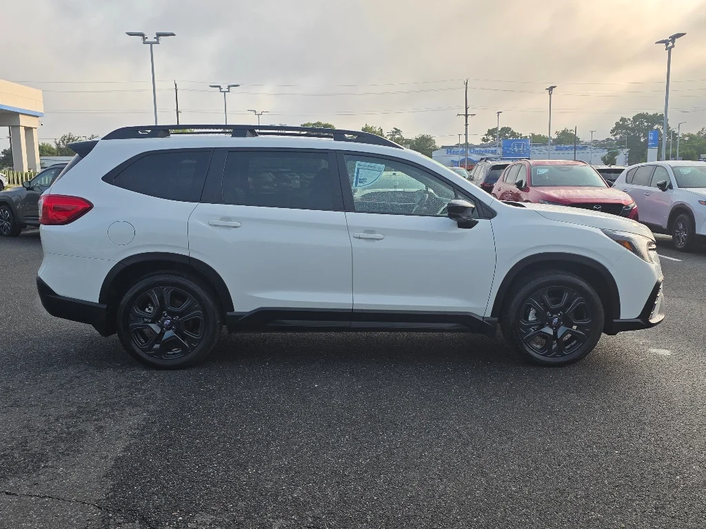 Certified Used 2025 Crystal White Pearl Subaru Onyx Edition Touring image 18