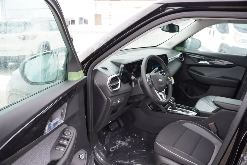 New 2026 Mosaic Black Metallic Chevrolet LT image 11