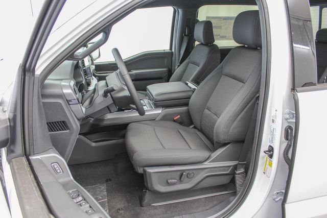 New 2026 Oxford White Ford XLT image 15