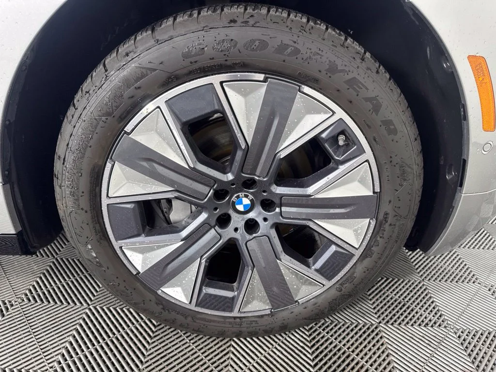Used 2026 Silver BMW xDrive60 image 13