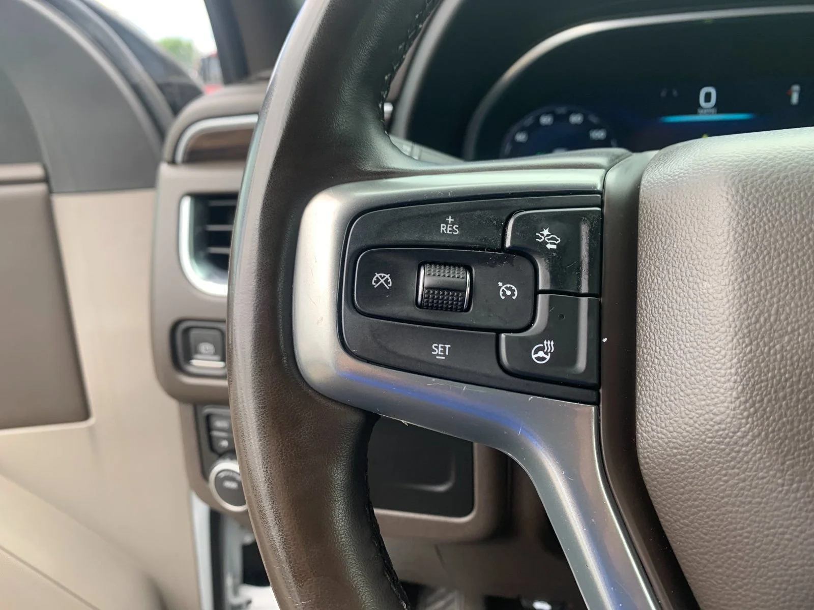 Used 2023 Summit White Chevrolet Z71 image 26