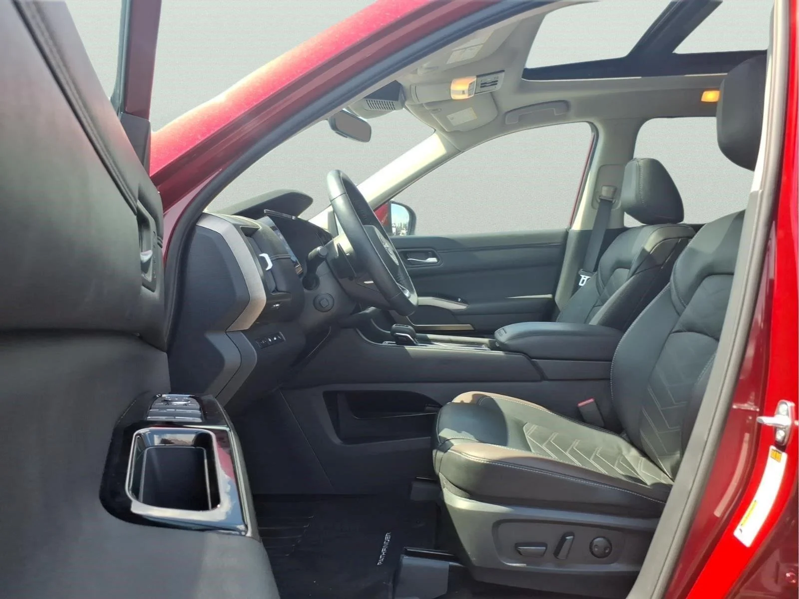 Used 2025 Scarlet Ember Tintcoat Nissan Platinum image 15