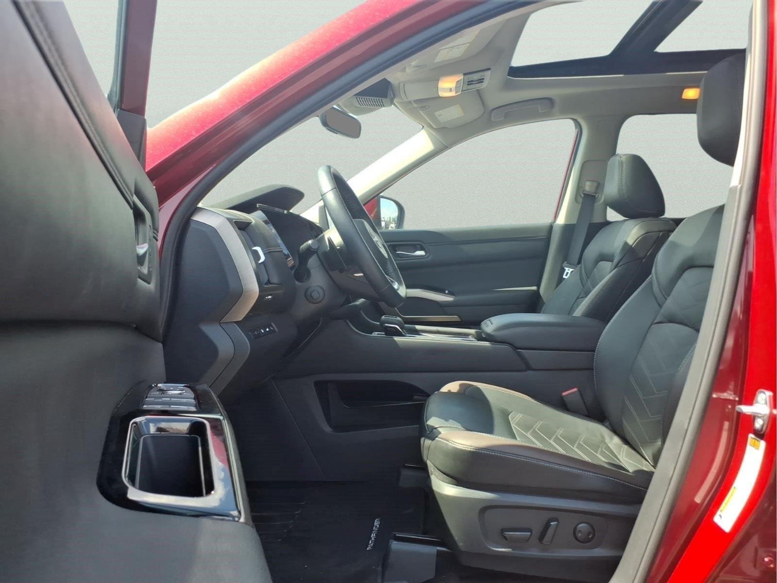 Used 2025 Scarlet Ember Tintcoat Nissan Platinum image 15