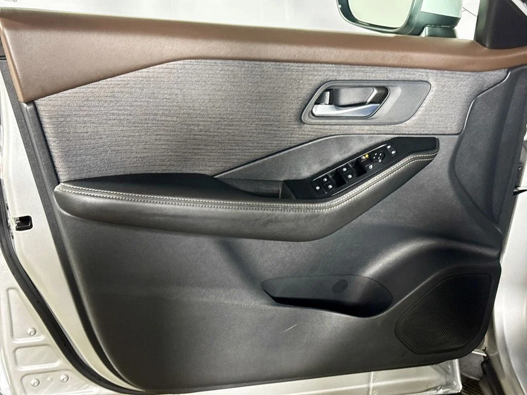 Used 2021 Silver Nissan SV image 10