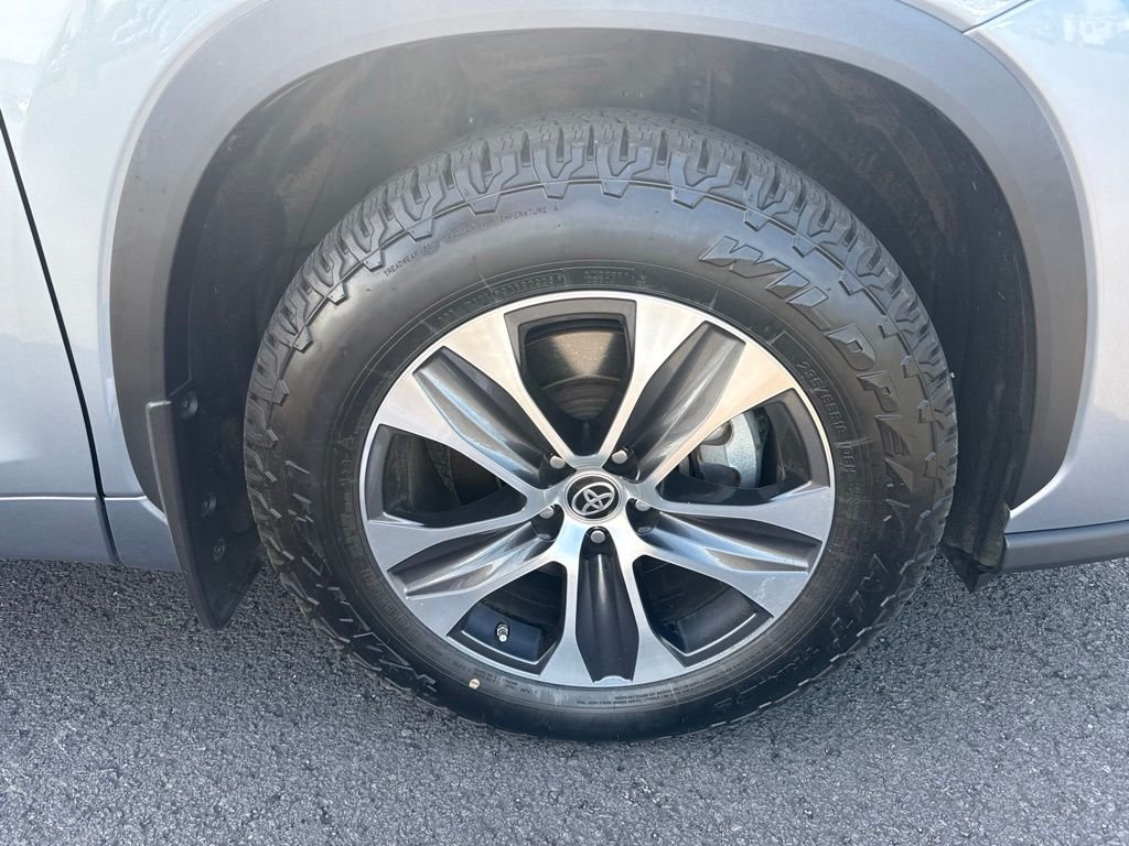 Used 2021 Moon Dust Toyota XLE image 28