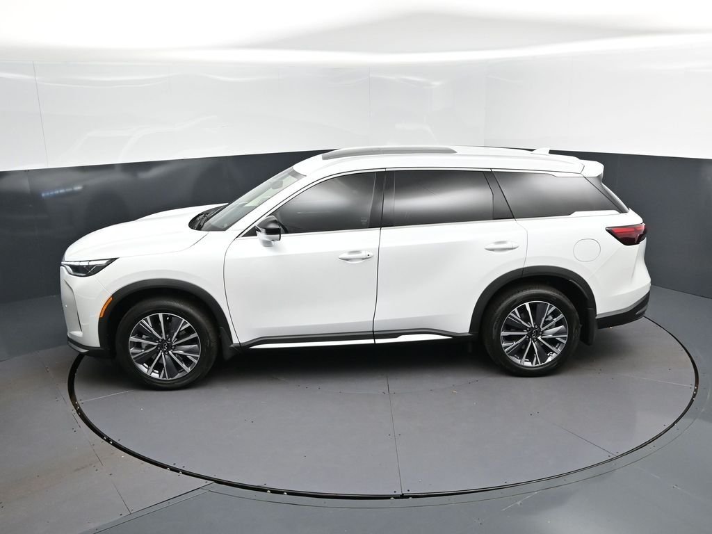 New 2026 RADIANT WHITE INFINITI Luxe FWD image 28