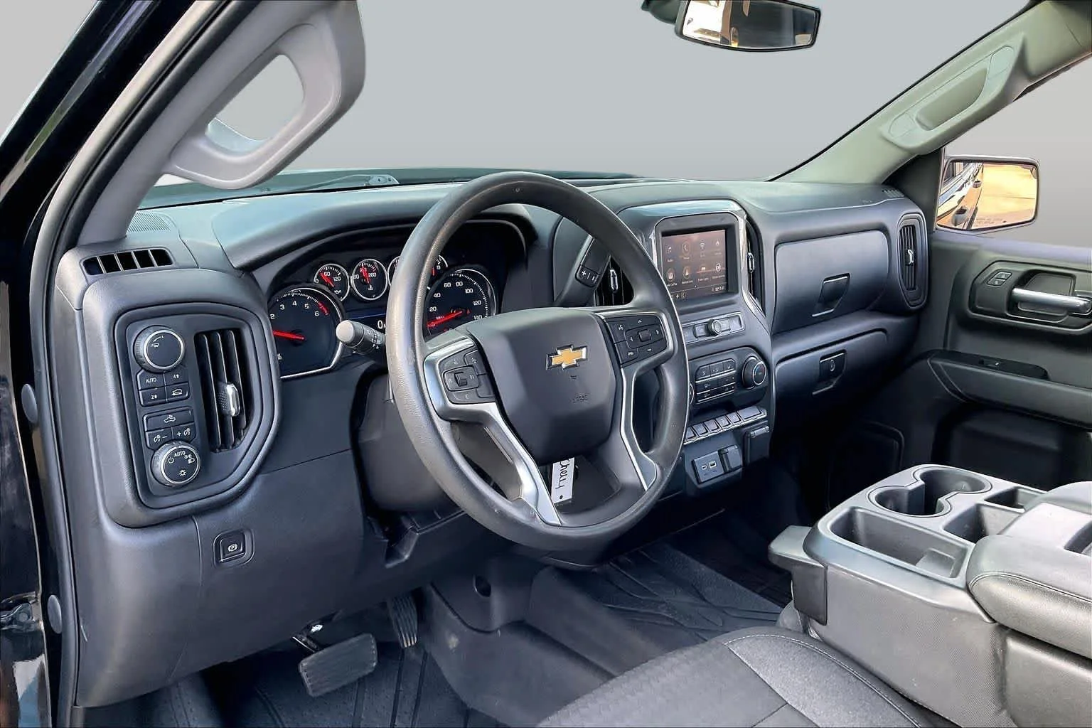 Used 2022 Black Chevrolet Custom image 17