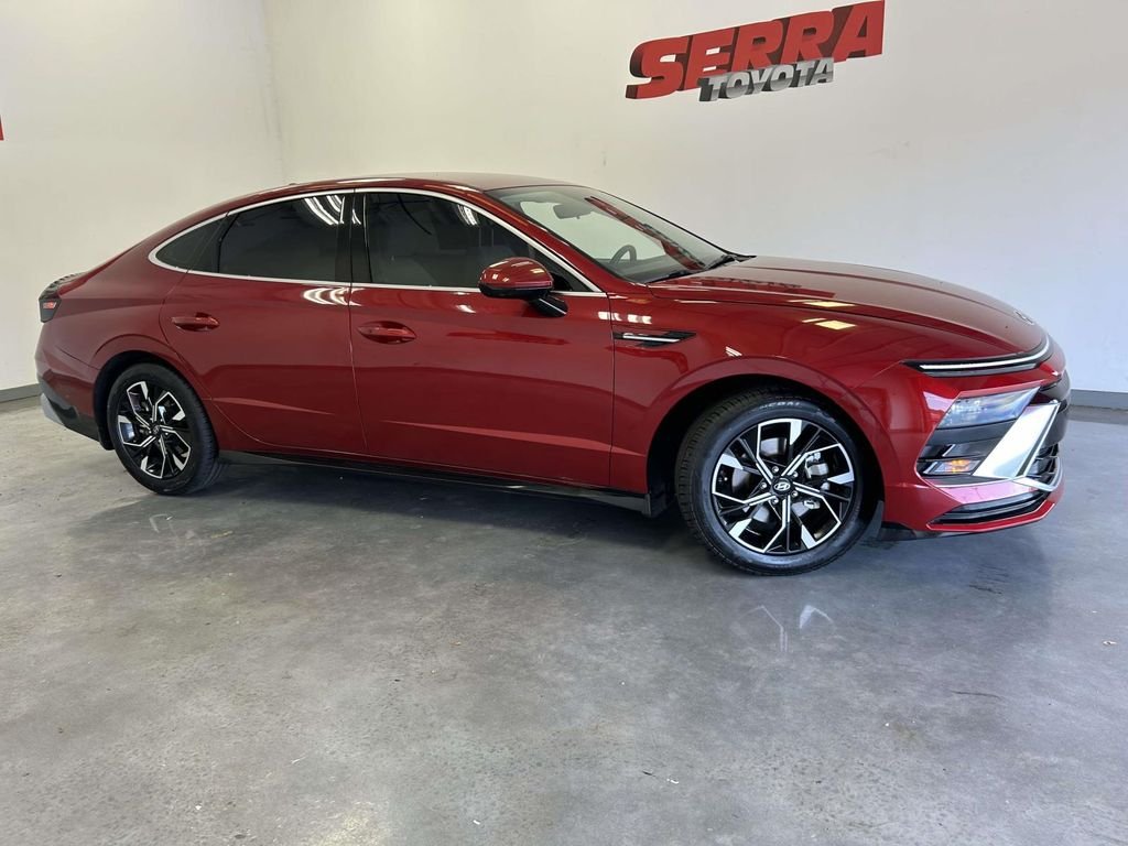 Used 2024 Red Hyundai SEL image 2