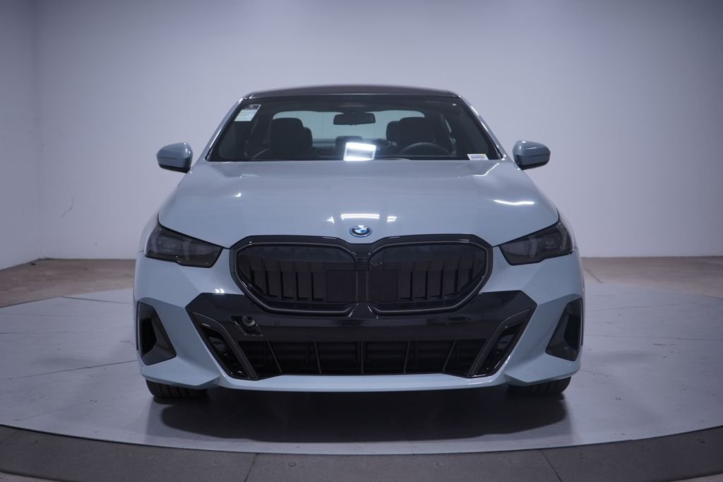 2026 Bmw 550e xDrive photo 4