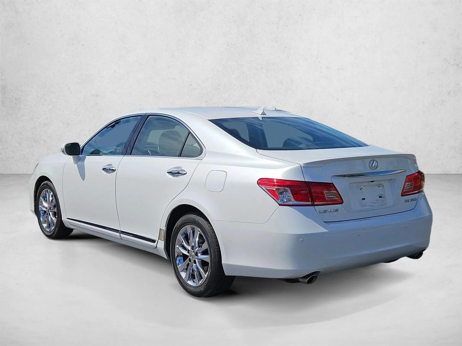 Used 2010 Starfire Pearl Lexus  image 8
