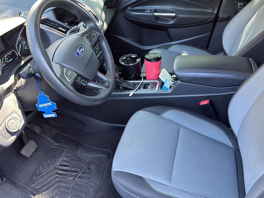 Used 2018 Shadow Black Ford SE image 3