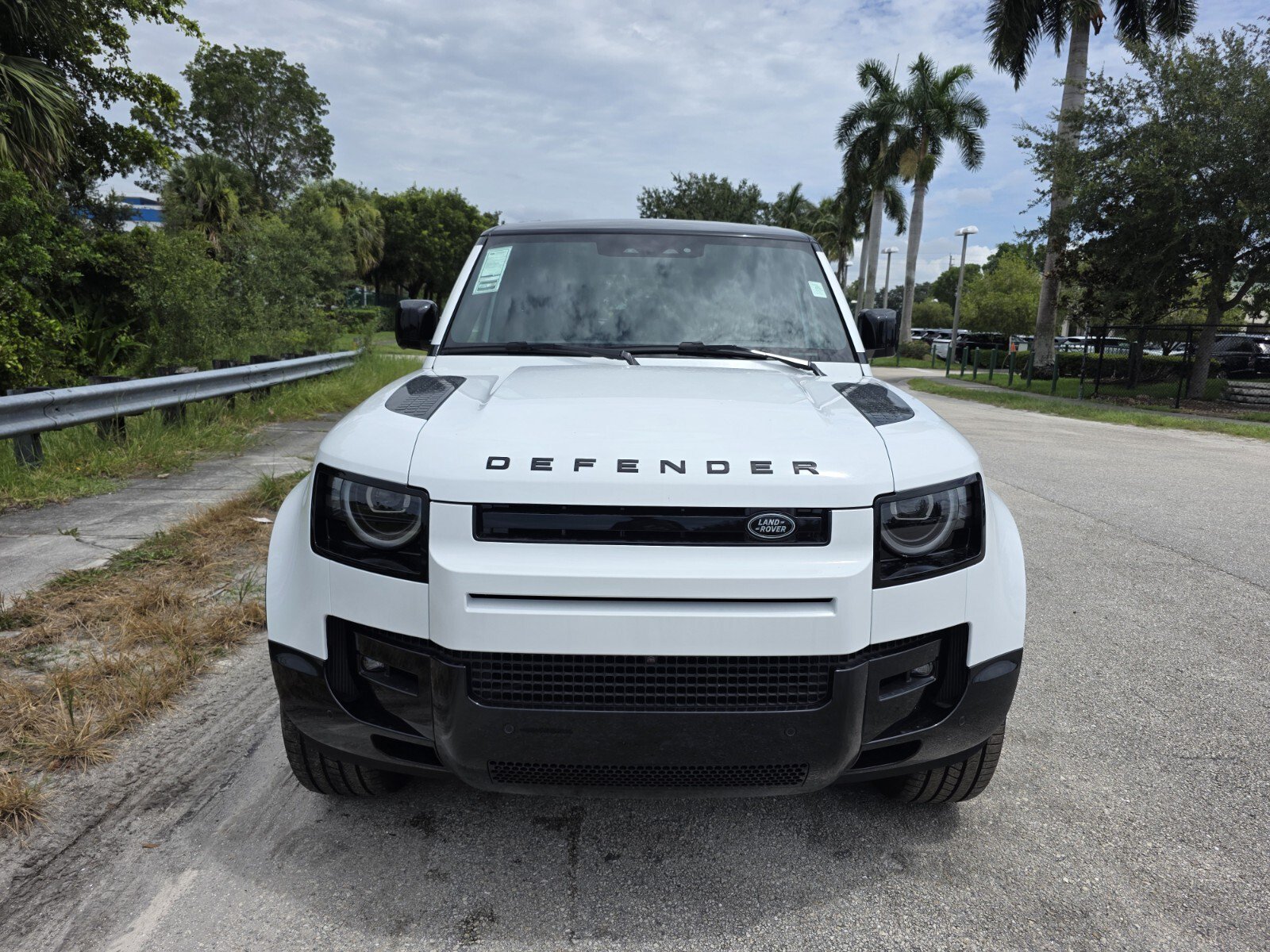 New 2026 Fuji White Land Rover P400 X-Dynamic SE image 8