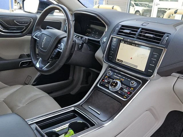 Used 2017 Sapphire Blue Metallic Lincoln Select image 28