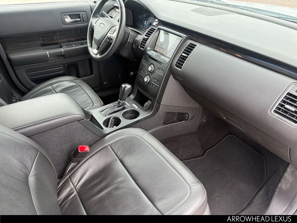 Used 2019 White Ford SEL image 32
