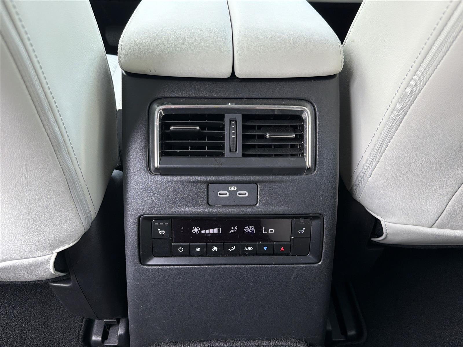 Used 2024 Rhodium White Premium Mazda 3.3 Turbo Premium Plus image 24