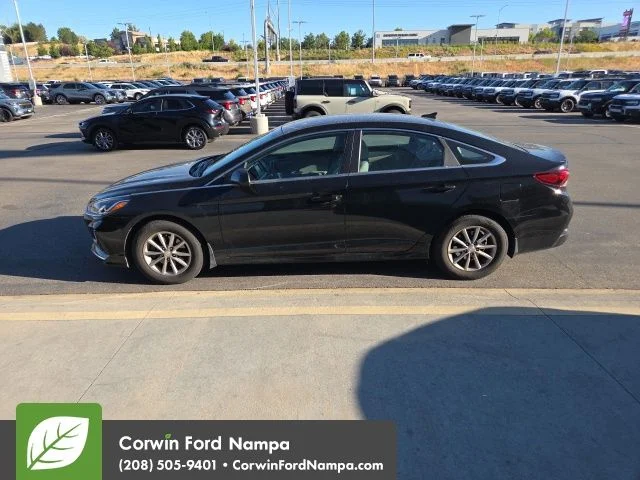 Used 2019 Black Hyundai SE image 4