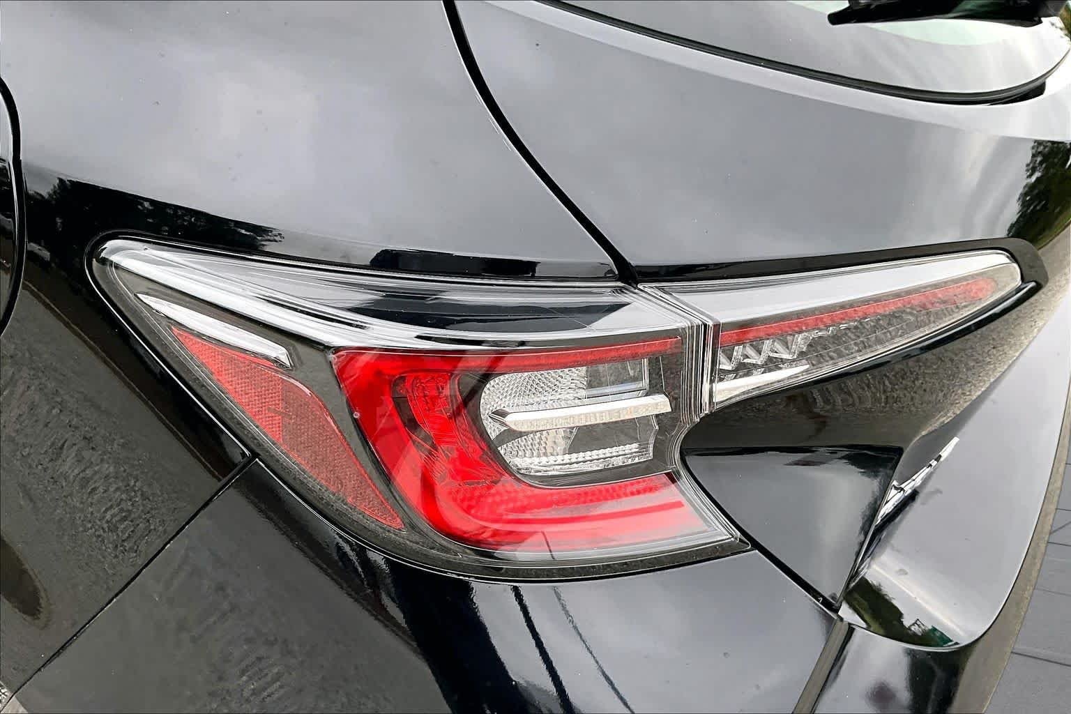 Used 2019 Midnight Black Metallic Toyota SE image 28