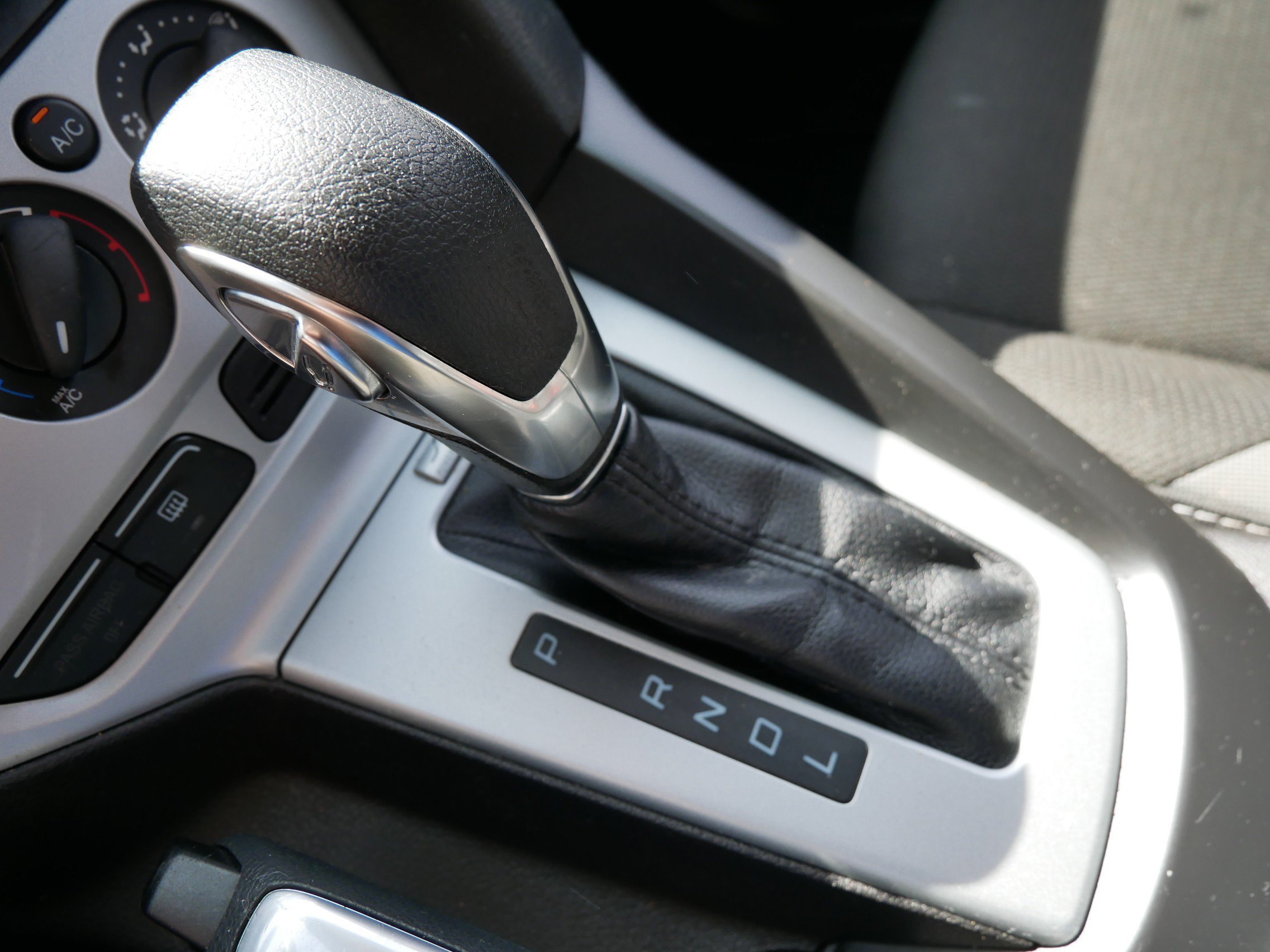 Used 2013 Gray Ford SE image 23