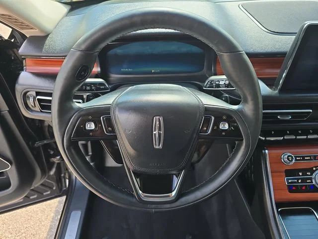 Used 2023 Black Lincoln Reserve image 25