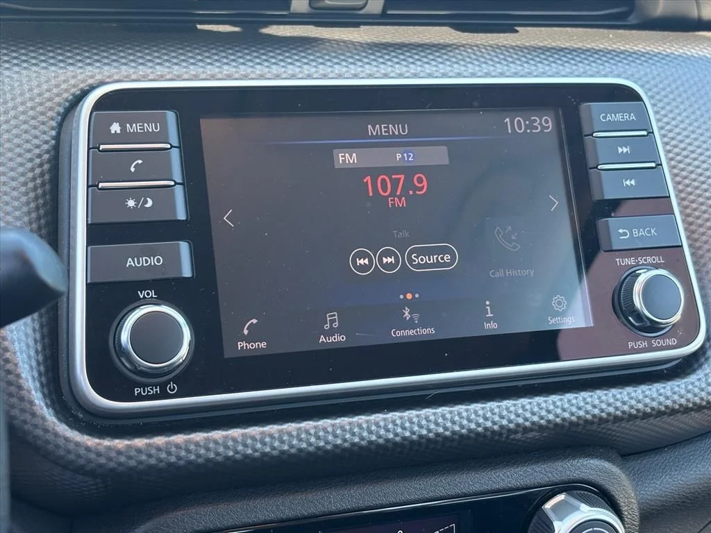 Used 2019 Blue Nissan SV image 4