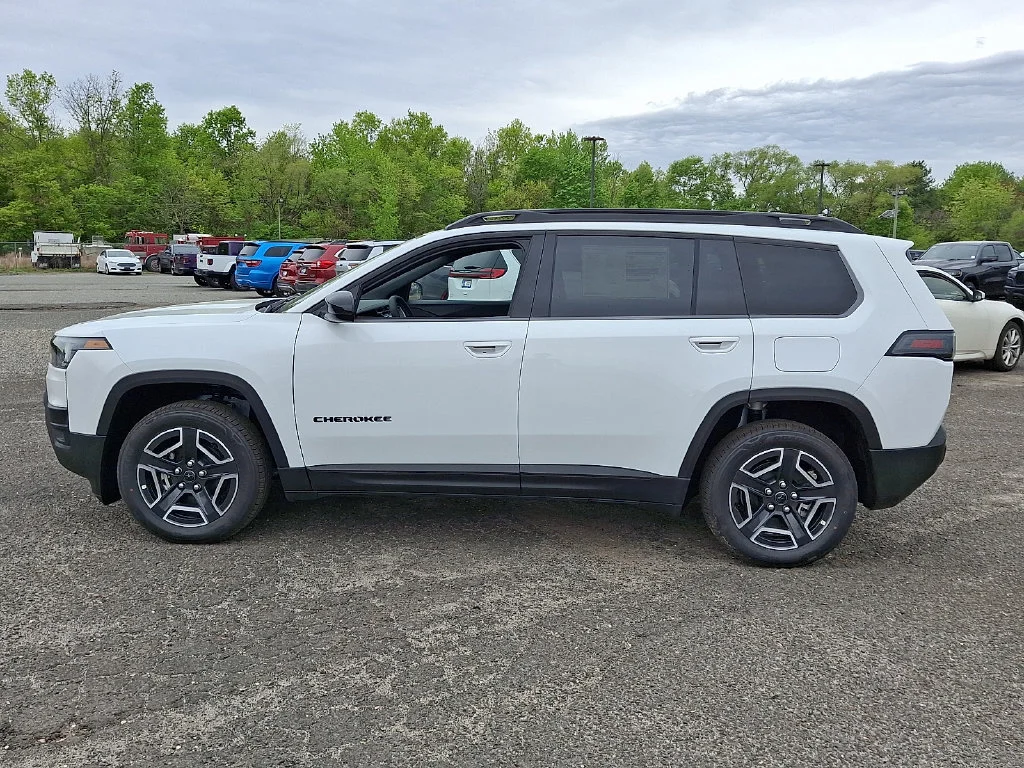 New 2026 Bright White Clear-Coat Exterior Paint Jeep Laredo image 5