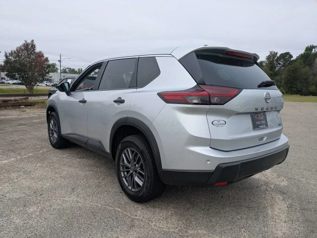 Used 2024 Silver Nissan S image 6