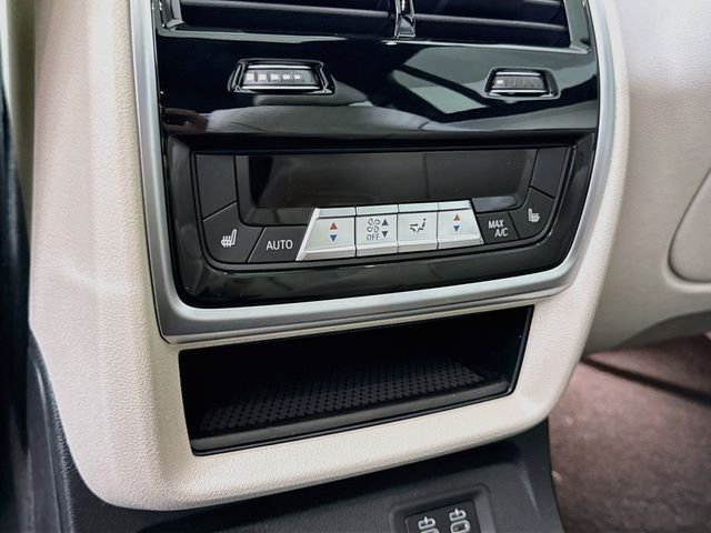 New 2027 White Metallic BMW xDrive40i image 27