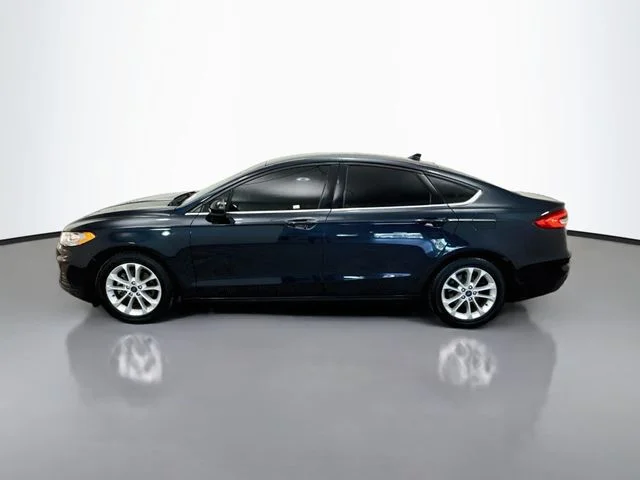 Used 2020 Blue Ford SE image 4