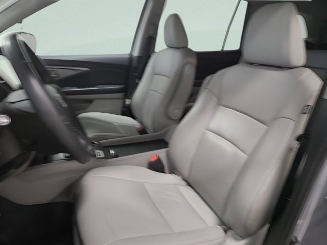 Certified Used 2018 Lunar Silver Metallic Honda EX-L image 19