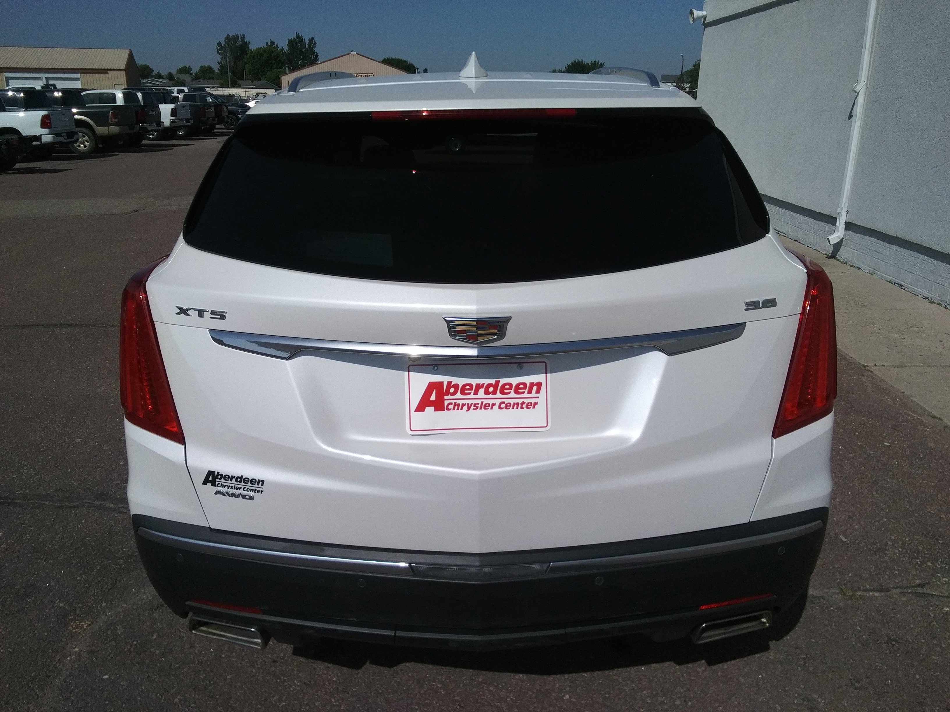 2017 Cadillac XT5 Luxury photo 2