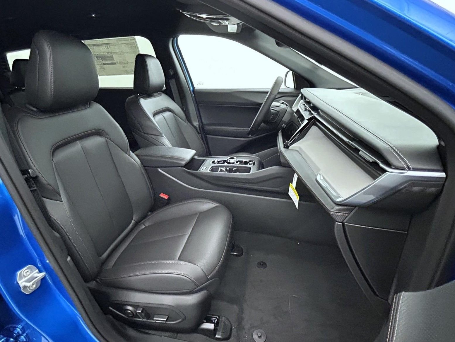 New 2026 Hydro Blue Pearl-Coat Exterior Paint Jeep Limited image 15