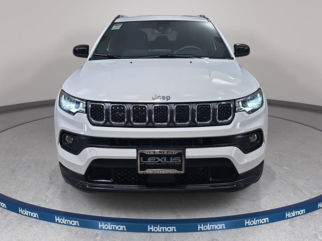 Used 2024 White Jeep Latitude image 3
