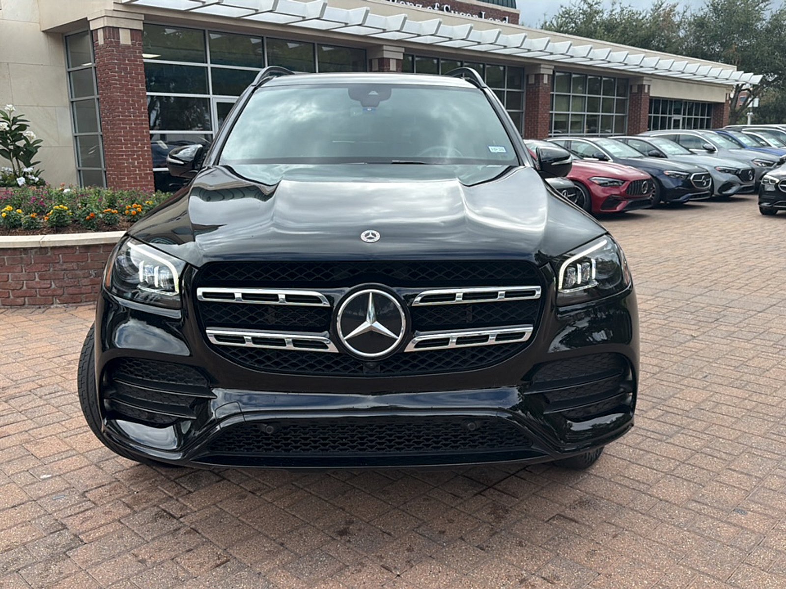 Used 2023  Mercedes-Benz 4MATIC® image 2